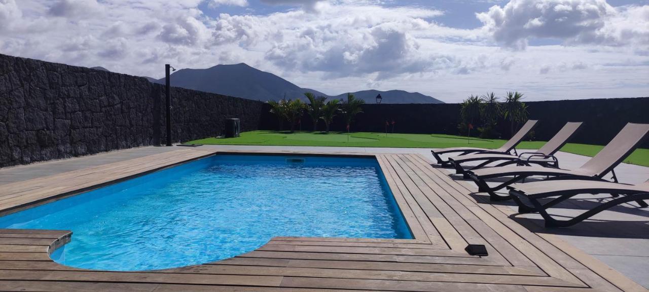 Villa Geneva - Relax Y Diversion Playa Blanca  Exterior photo